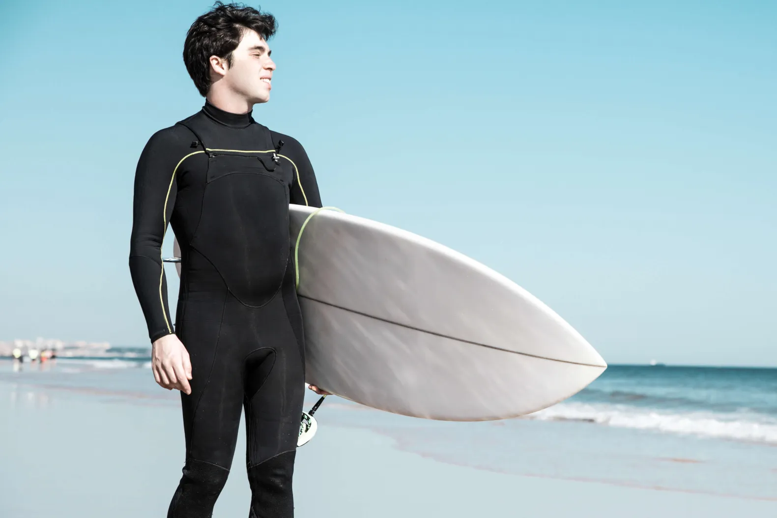 Beach Men Wear -Beach Men Wear AdobeStock 321049501 e1652831525868